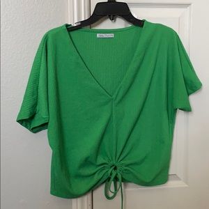 Green shirt w scrunch in the middle